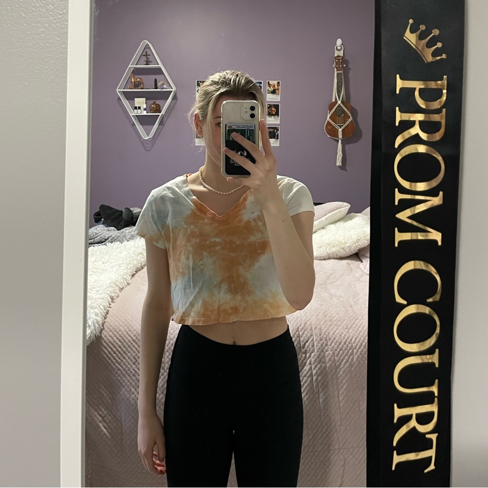 Super cute tie-dye crop top!